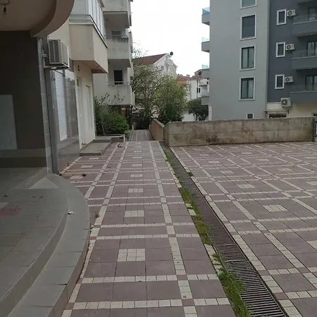 Lenka Apartment *